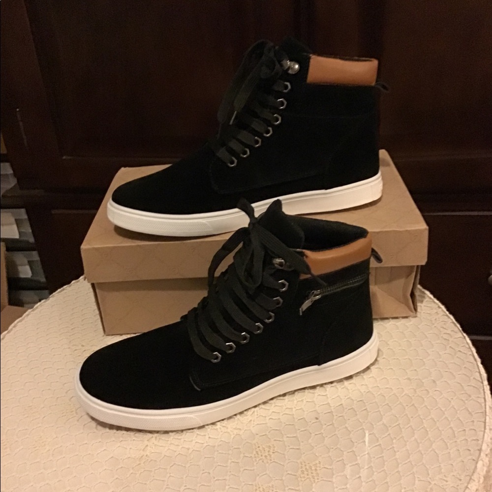 Black sneakers  (NWOT)